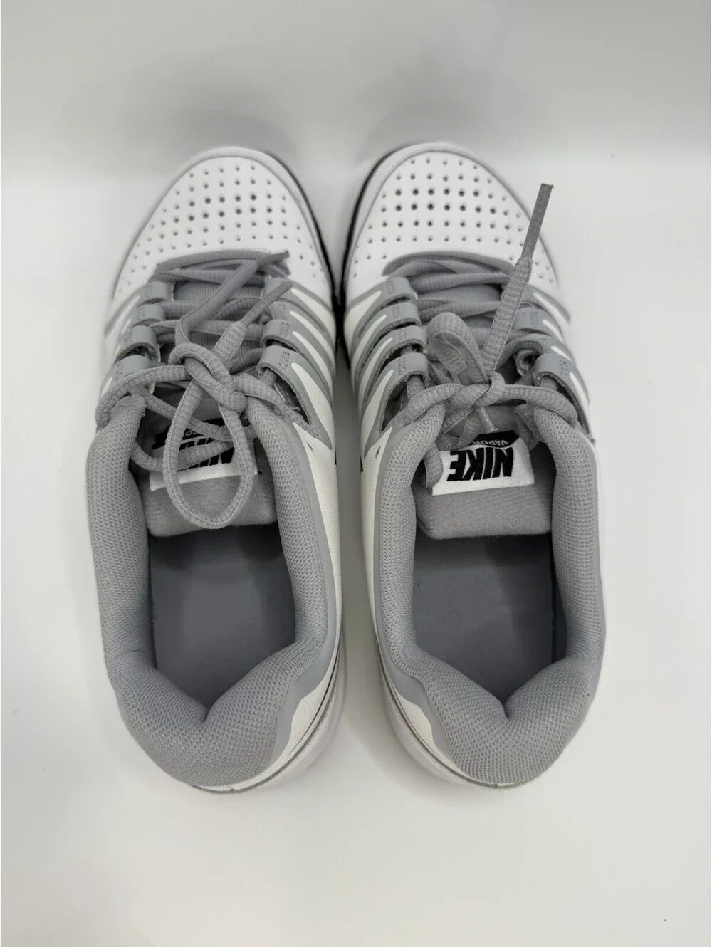 Nike Mens Size 7.5 Vapor Court 631703-101 White Gray Running Shoes Sneakers